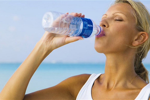 喝水是維持人體健康基本要素，還能幫助提升腦力、反應更靈敏。（圖片／取材自英國《每日電訊報》）