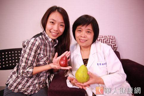 營養師洪若樸（右）表示，西洋梨除了含豐富的膳食纖維之外，熱量也相當低。（攝影／賴羿舟）