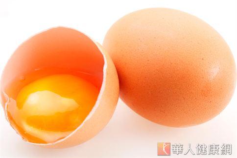 吃蛋吃「原態」最健康，加工過的皮蛋、鐵蛋盡量少碰為宜。