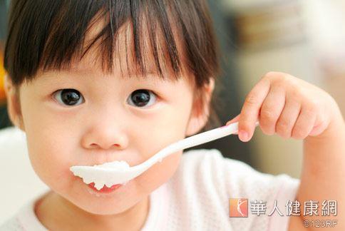 要改善幼兒過敏症狀，勿「重外輕內」，飲食改善也很重要。