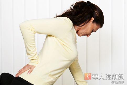 背痛徵兆不容輕忽，可能是結核菌感染所造成的症狀之一。