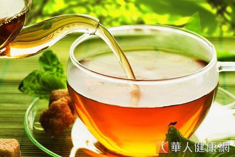 飯後來一杯茶，不僅可去油解膩，部分茶飲所用的中藥材含具有降低血脂肪的作用。