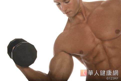 男性別光顧著練肌肉，還要記得飲食控制才能達到減重目的。