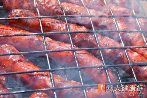 經過燒烤或醃漬過後的肉類，更容易有致癌的風險。