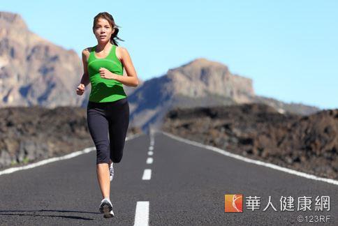 路跑馬拉松是許多人踏入運動行列的重要因素，可以跟姐妹淘一起運動，美麗又健康。